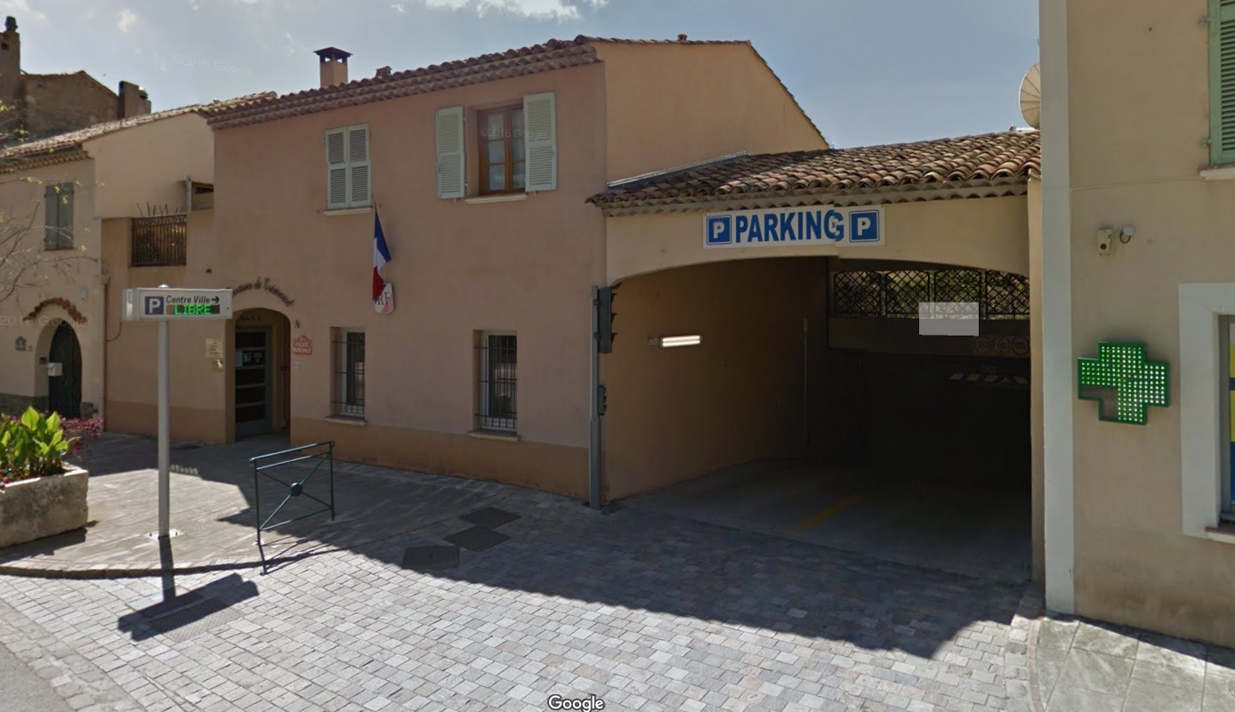 Extended free parking terraces Grimaud