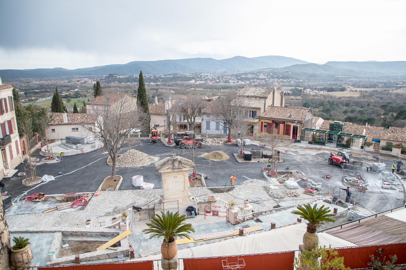 Travaux place neuve et stationnement