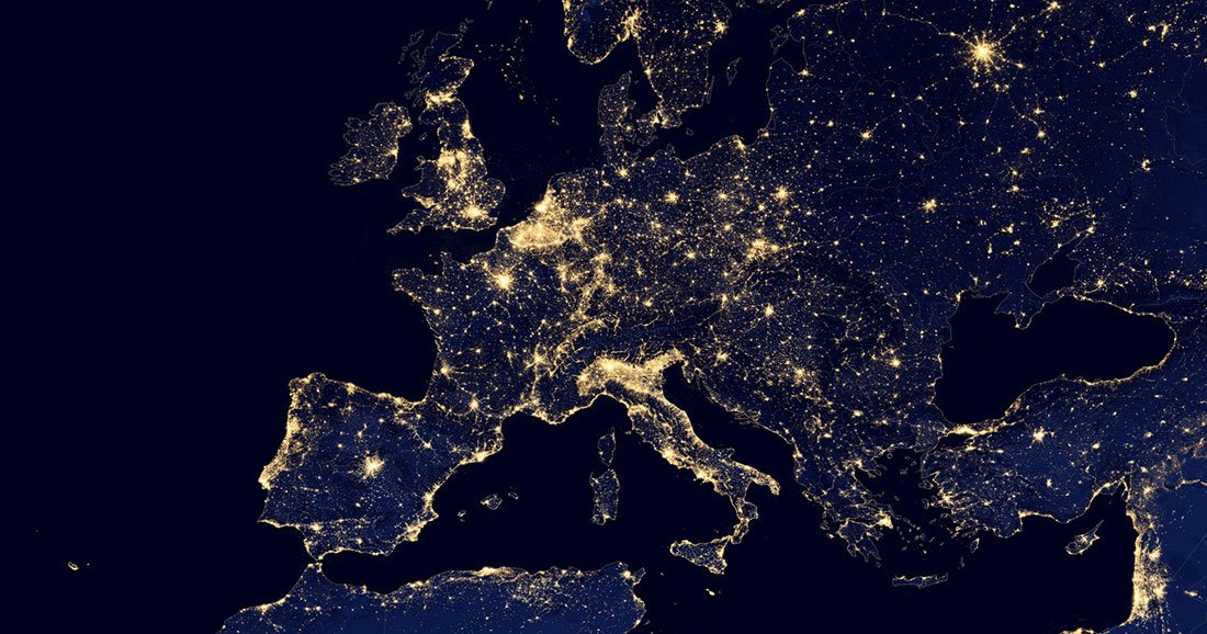 Enseignes et bâtiments professionnels : la nuit il faut désormais éteindre
